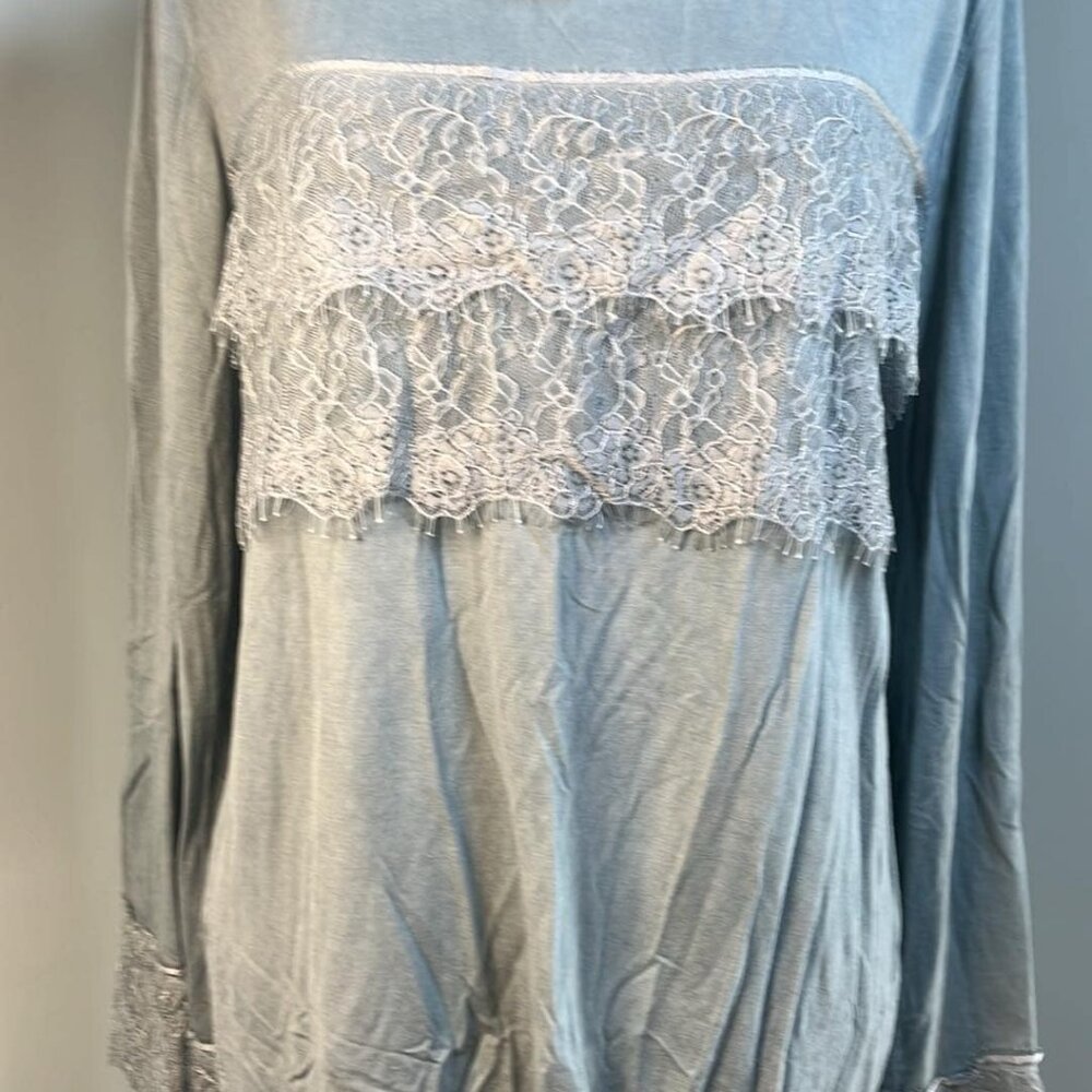 POL Long Sleeve Pull Over 1/4 Button with Lace Accents SZ M Whimsy Fairy Goth  E